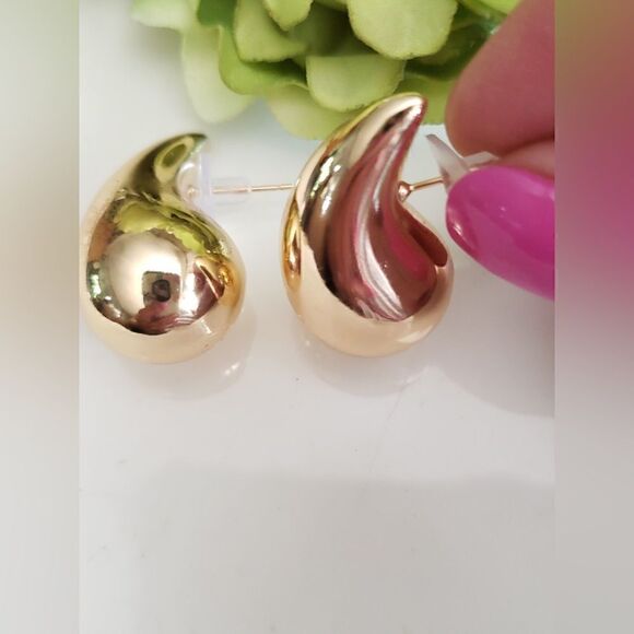 New! Anthro Petra Drop Earrings - Picture 9 of 12